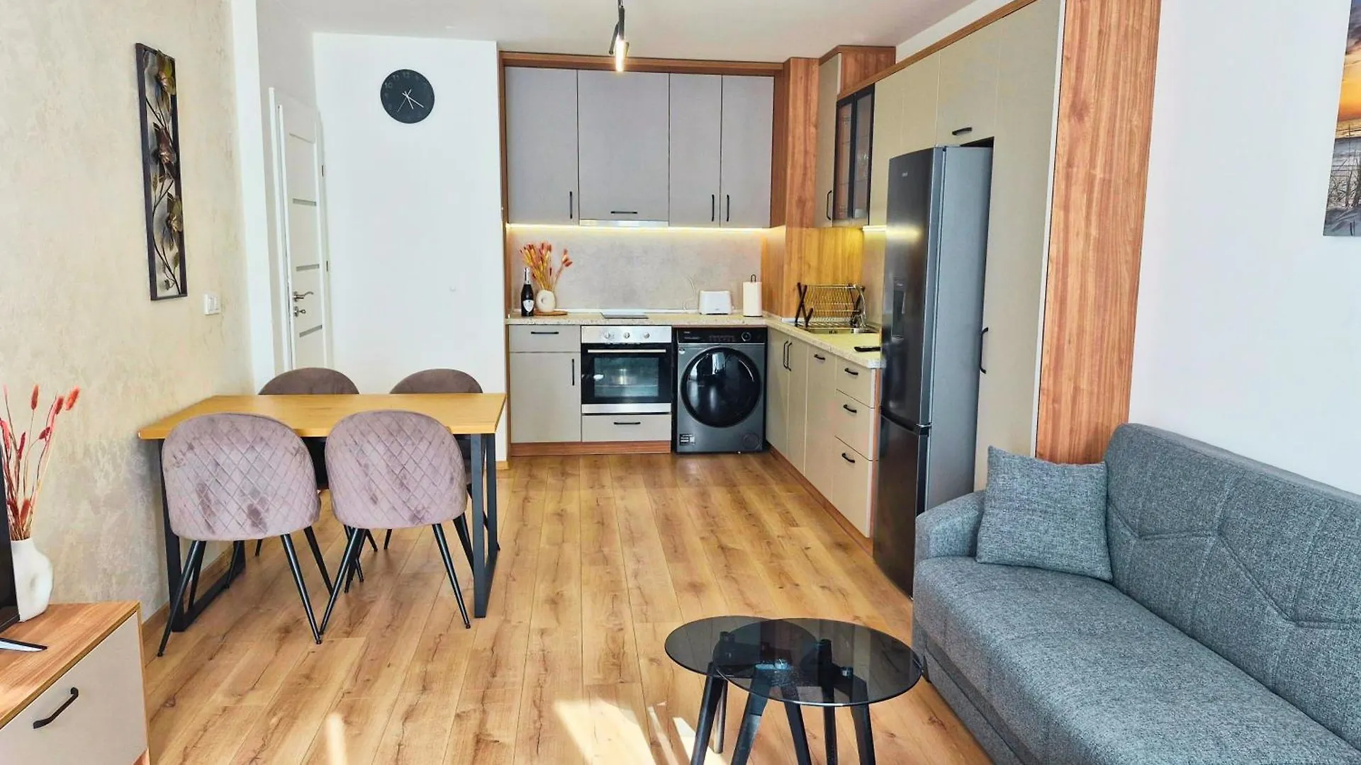 Chic, Sunny And Cozy One Bedroom Bliss Warna 0*,  Bułgaria